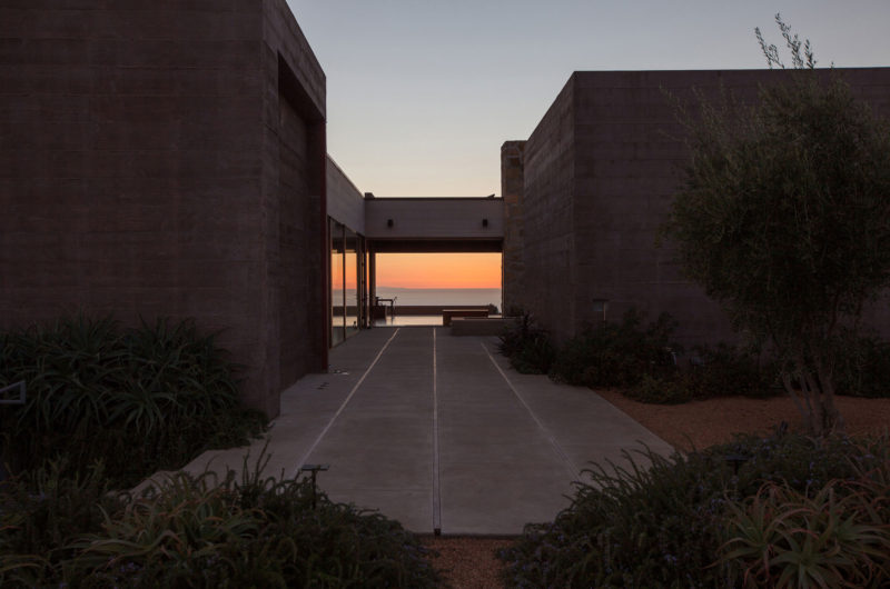 Elegant Toro Canyon House In California, USA elegant toro canyon house in california usa 8bbb3e3