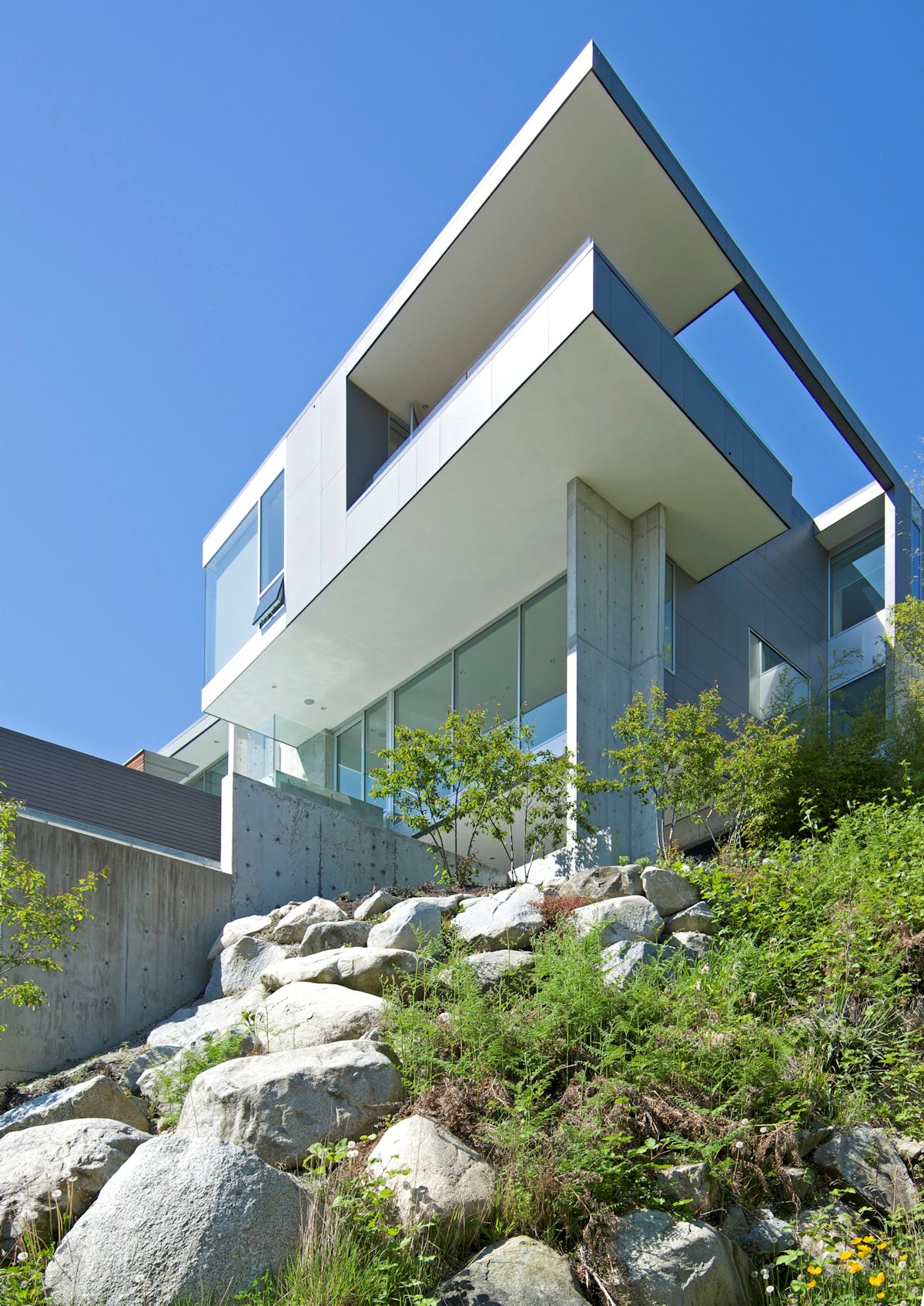 Flowing Esquimalt House by Mcleod Bovell Modern Houses flowing esquimalt house by mcleod bovell modern houses 7877840