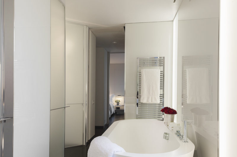 Glamorous ME Hotel by Foster and Partners glamorous me hotel by foster and partners 156d0ec