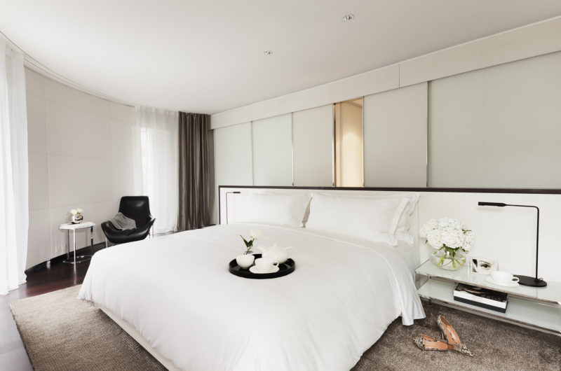 Glamorous ME Hotel by Foster and Partners glamorous me hotel by foster and partners 4ede8fb