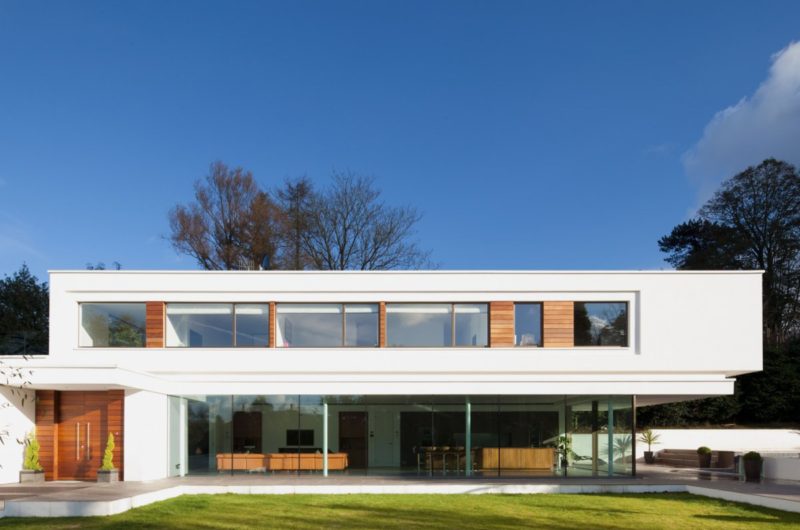 Glazed White Lodge by Dyer Grimes Architects glazed white lodge by dyer grimes architects d1c7687