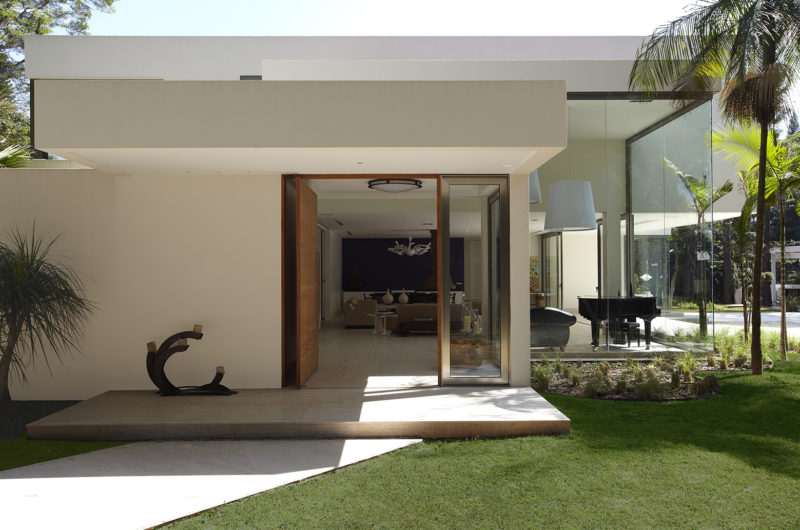 Impressive Morumbi Residence In São Paulo, Brazil impressive morumbi residence in so paulo brazil 7f2fc78