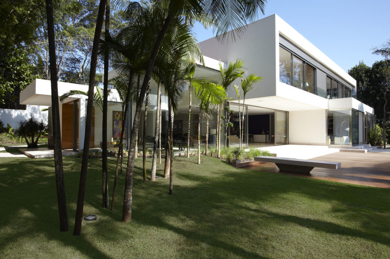 Impressive Morumbi Residence In São Paulo, Brazil impressive morumbi residence in so paulo brazil 9633f9d