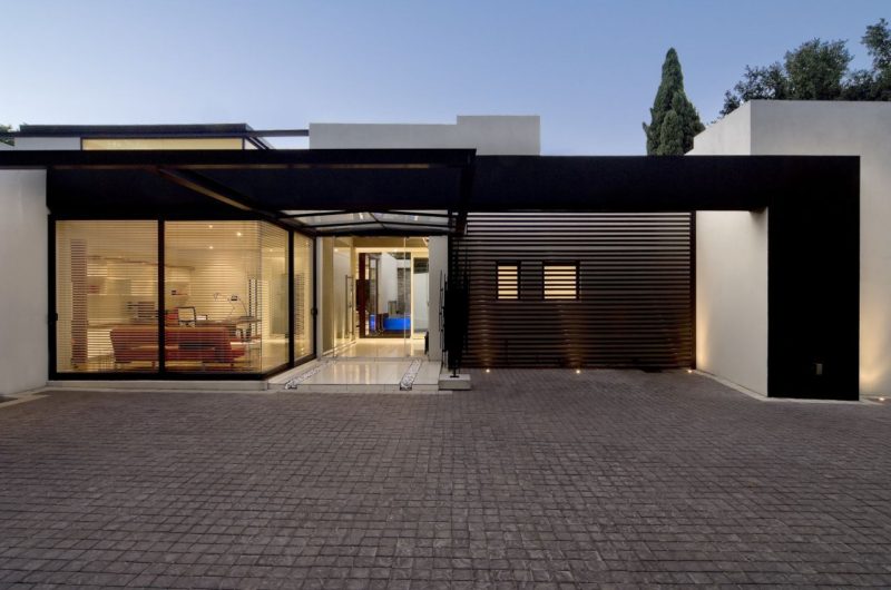 Inviting House Mosi by Nico van der Meulen Architects inviting house mosi by nico van der meulen architects e07c9d9