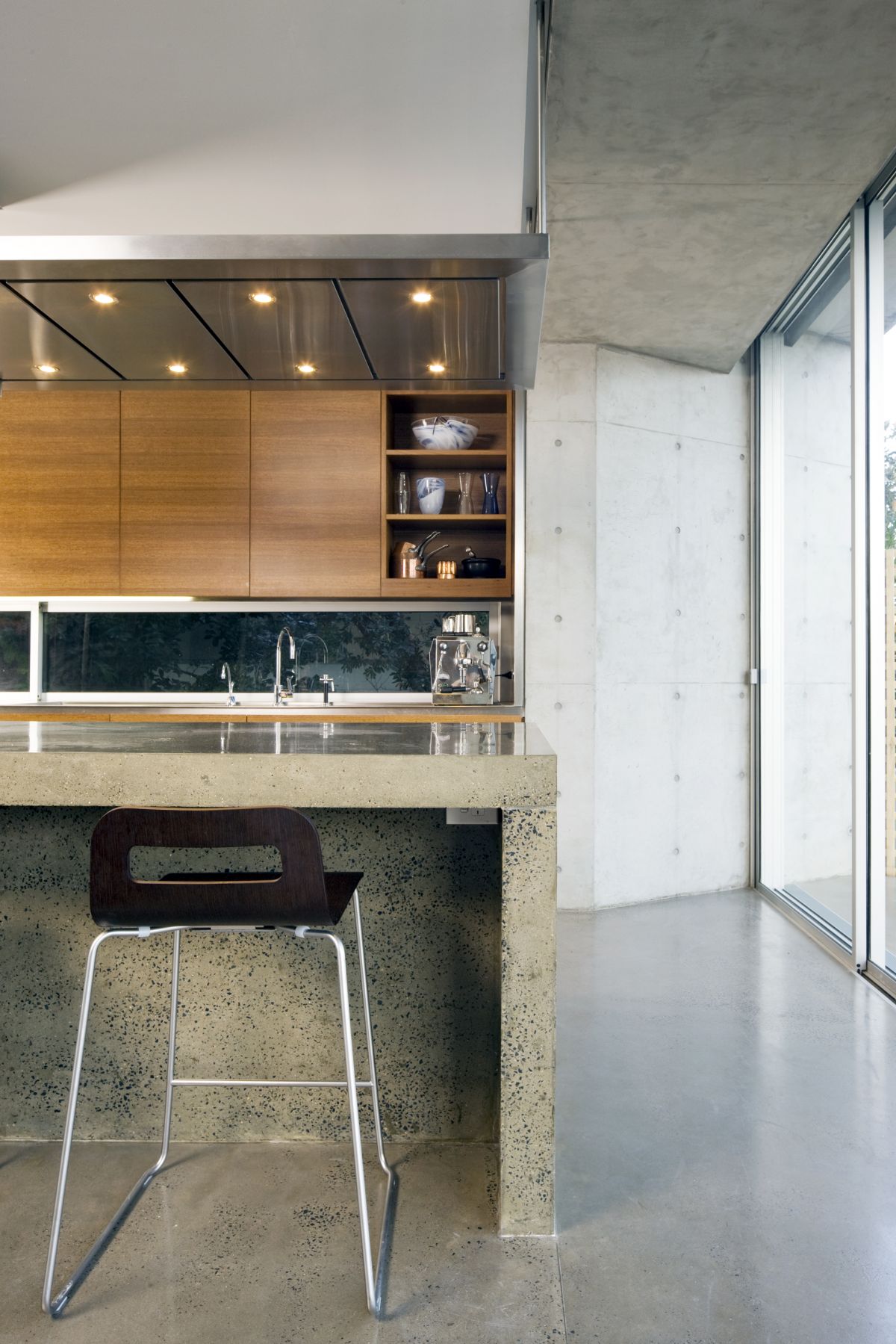 L-shaped Clovelly Residence by Tzannes Associates l shaped clovelly residence by tzannes associates ffd3a37