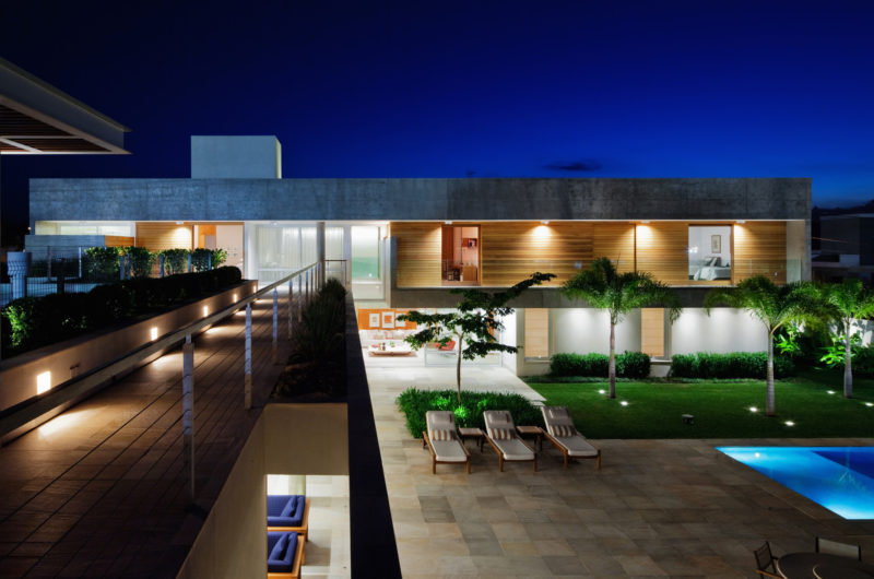 L-shaped FG Residence by Reinach Mendoça Arquitectos Associados l shaped fg residence by reinach mendoa arquitectos associados 3688df6