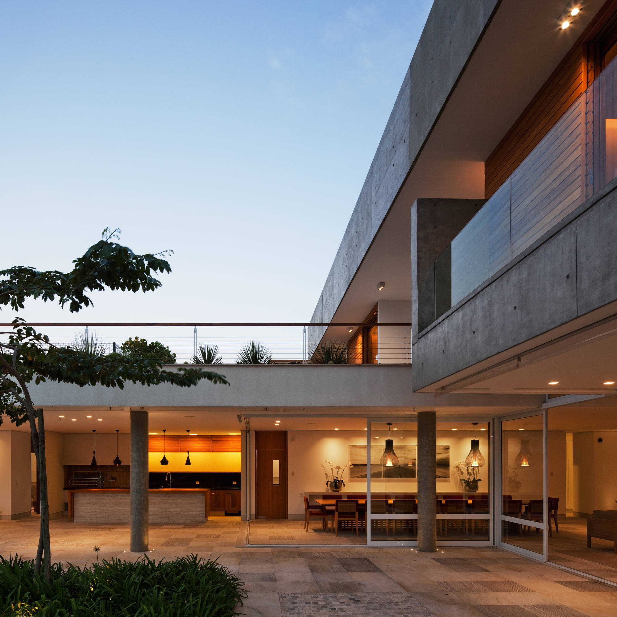 L-shaped FG Residence by Reinach Mendoça Arquitectos Associados l shaped fg residence by reinach mendoa arquitectos associados 39fa13a