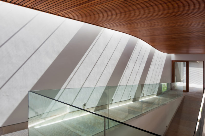 L-shaped FG Residence by Reinach Mendoça Arquitectos Associados l shaped fg residence by reinach mendoa arquitectos associados 48f24ab