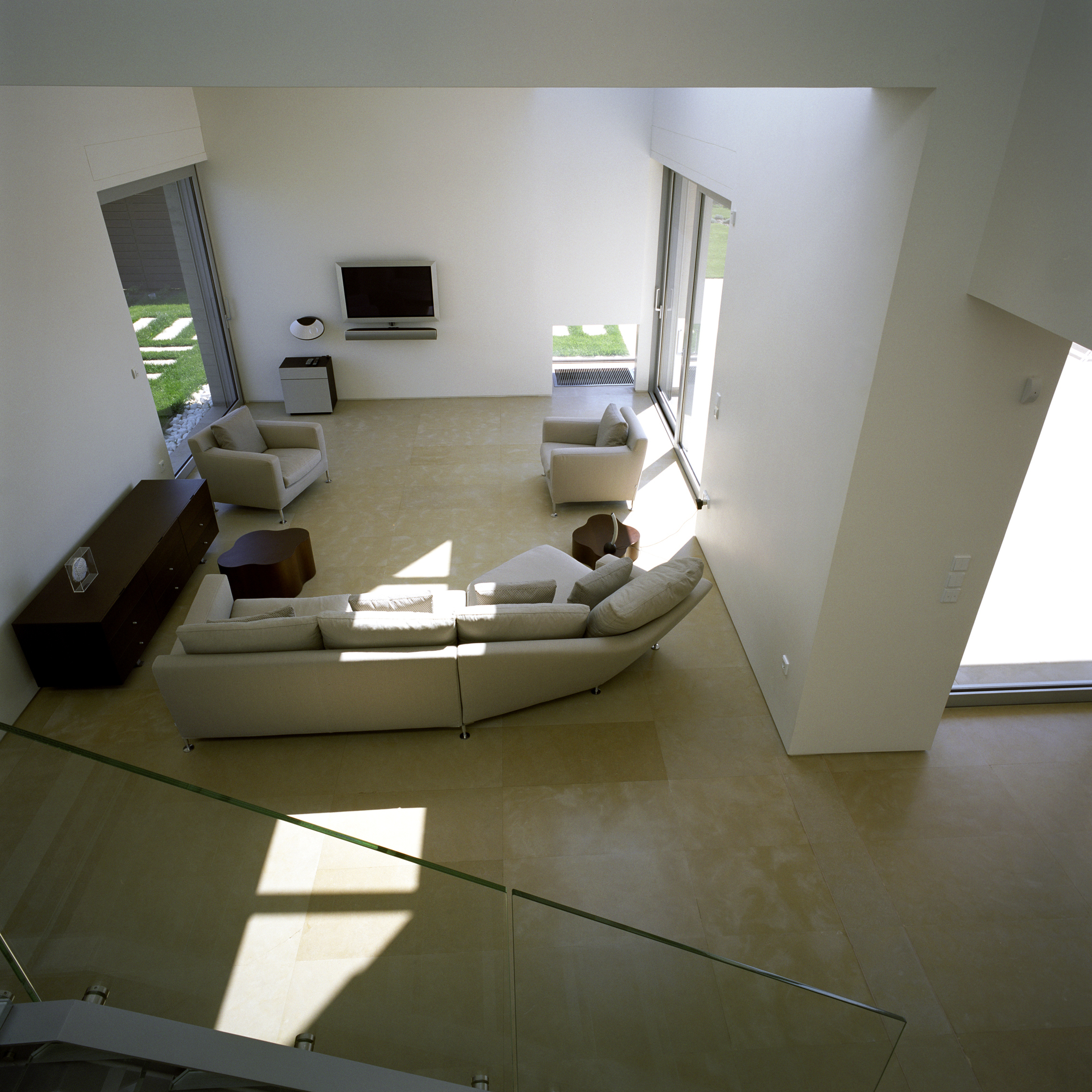 L-Shaped Residence in Larissa by Potiropoulos D+L Architects l shaped residence in larissa by potiropoulos dl architects 067ab0d