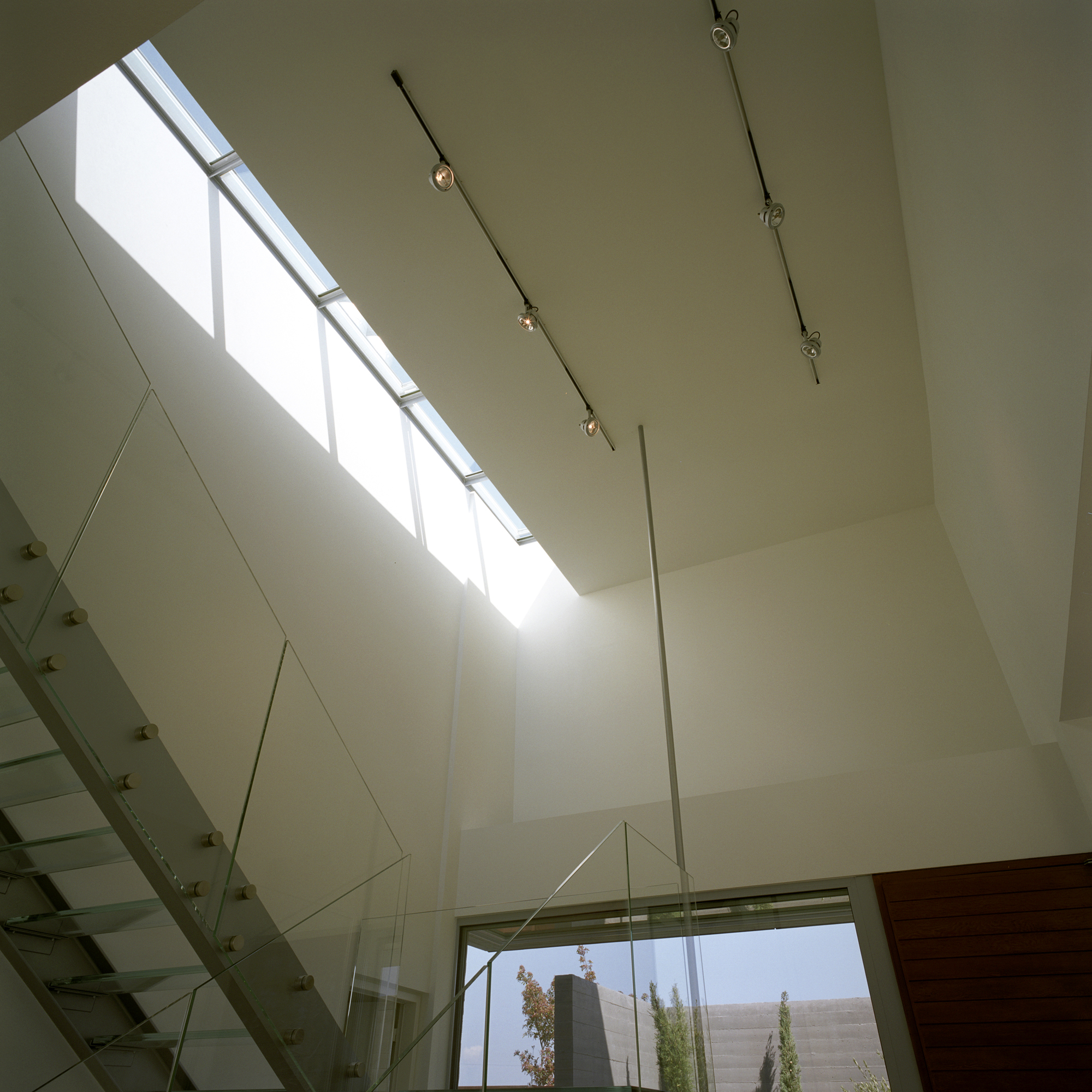 L-Shaped Residence in Larissa by Potiropoulos D+L Architects l shaped residence in larissa by potiropoulos dl architects 1333c9a