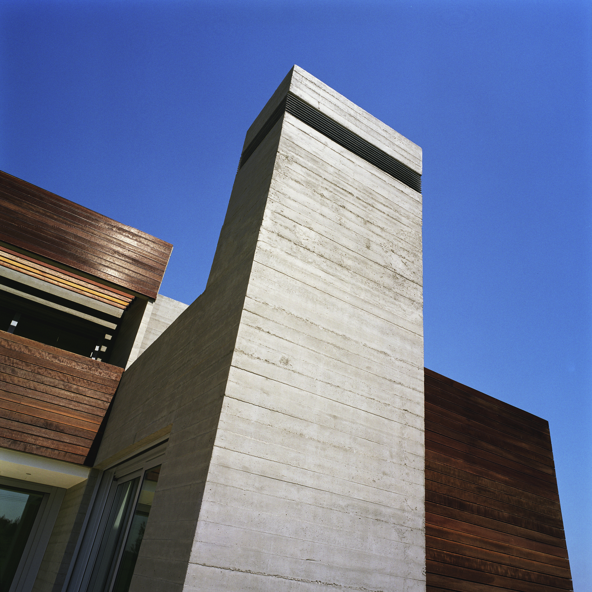 L-Shaped Residence in Larissa by Potiropoulos D+L Architects l shaped residence in larissa by potiropoulos dl architects 7440451