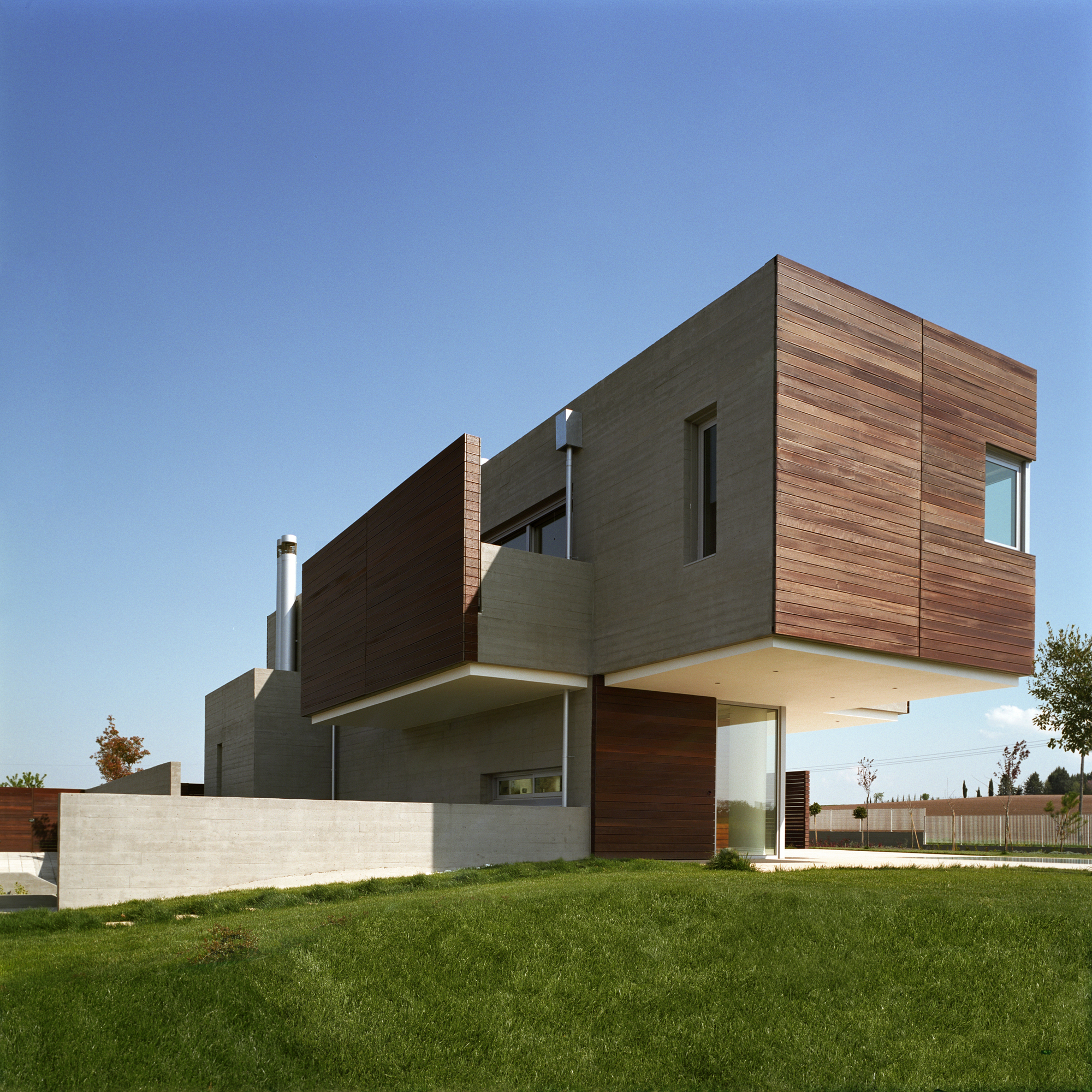 L-Shaped Residence in Larissa by Potiropoulos D+L Architects l shaped residence in larissa by potiropoulos dl architects da4263f