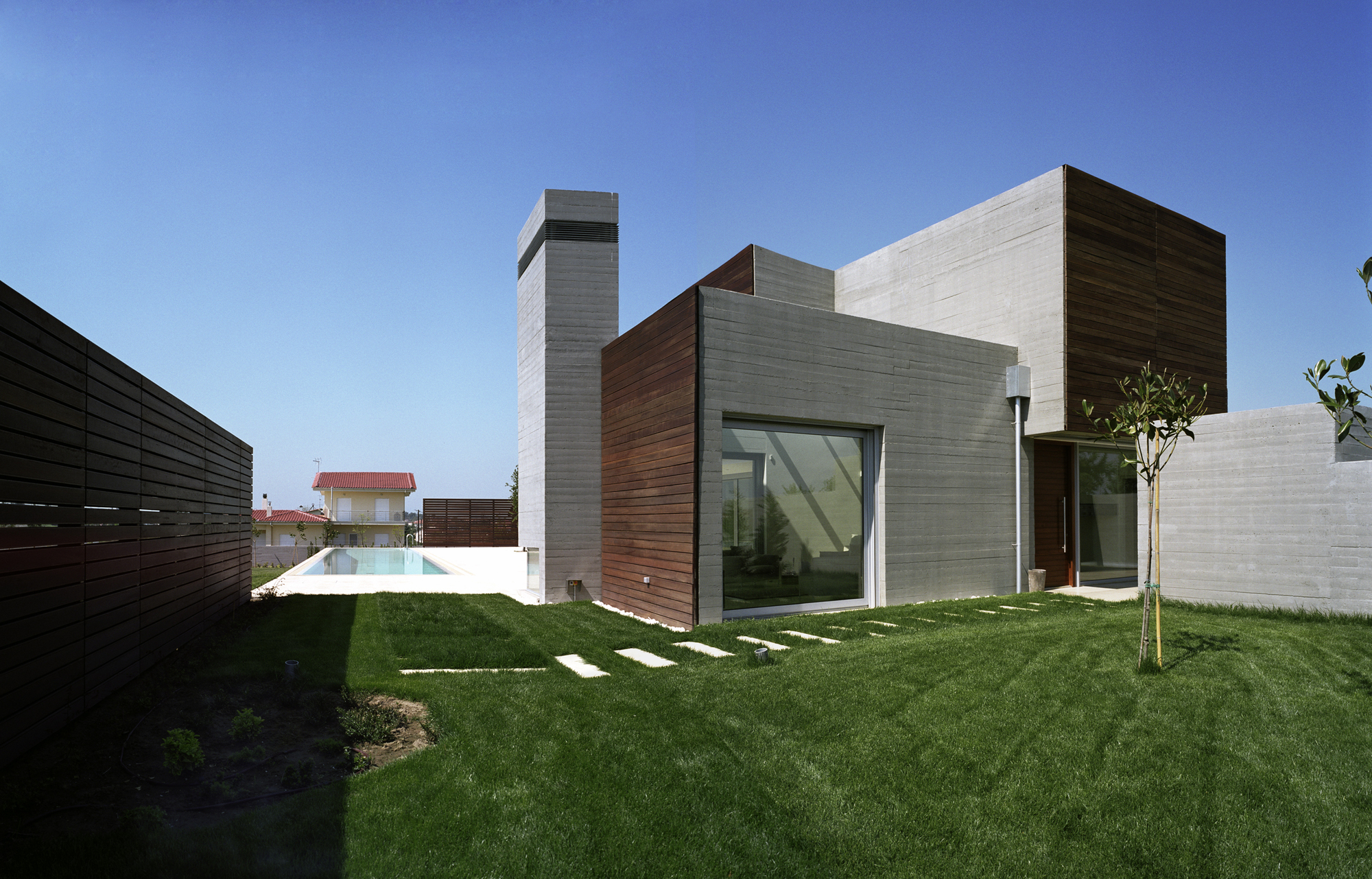 L-Shaped Residence in Larissa by Potiropoulos D+L Architects l shaped residence in larissa by potiropoulos dl architects e237c65