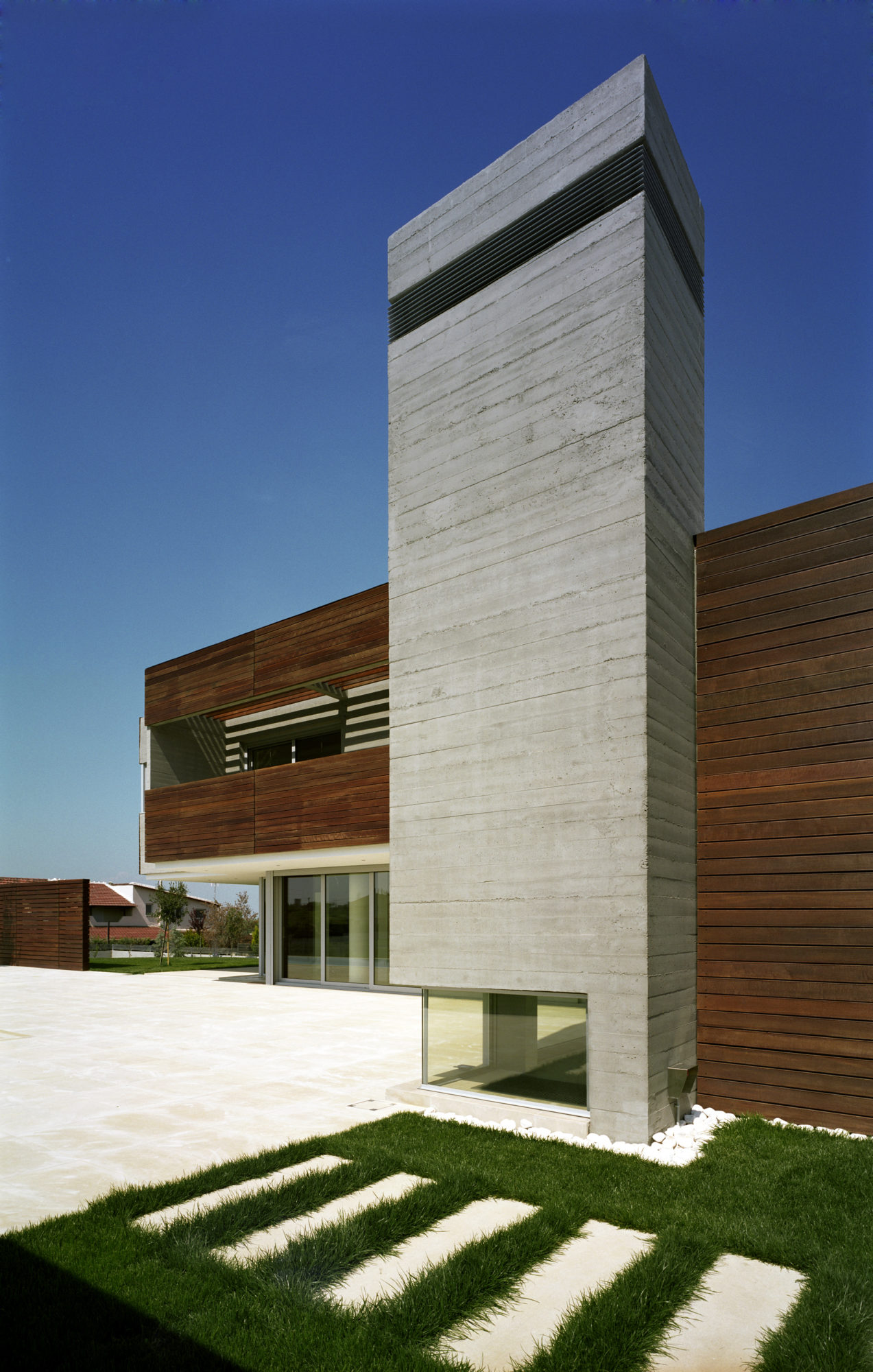 L-Shaped Residence in Larissa by Potiropoulos D+L Architects l shaped residence in larissa by potiropoulos dl architects f081c71