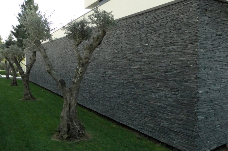 L-Shaped Villa Nova in Farmalicao by Arquitectura.501 l shaped villa nova in farmalicao by arquitectura501 2c03cb9