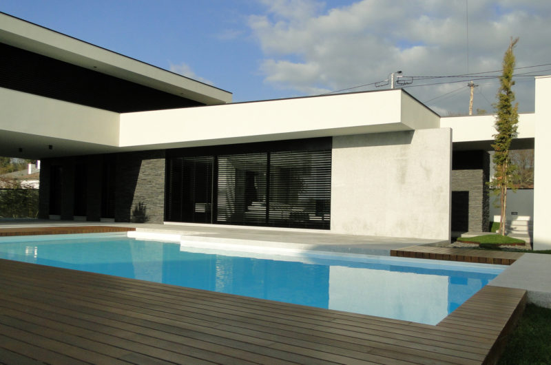 L-Shaped Villa Nova in Farmalicao by Arquitectura.501 l shaped villa nova in farmalicao by arquitectura501 79d1ad5