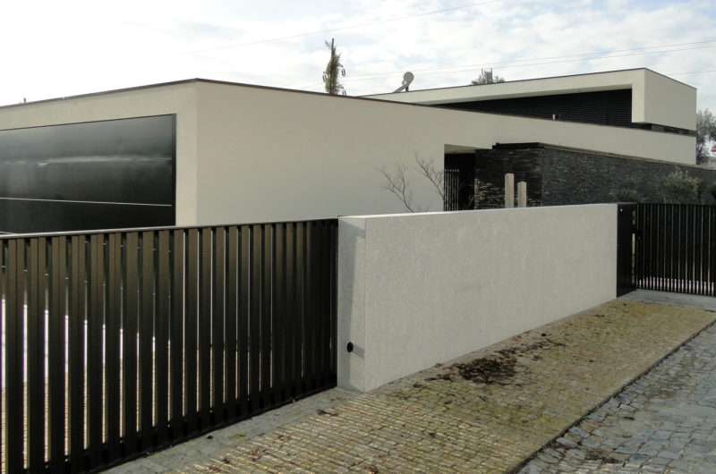 L-Shaped Villa Nova in Farmalicao by Arquitectura.501 l shaped villa nova in farmalicao by arquitectura501 8056051