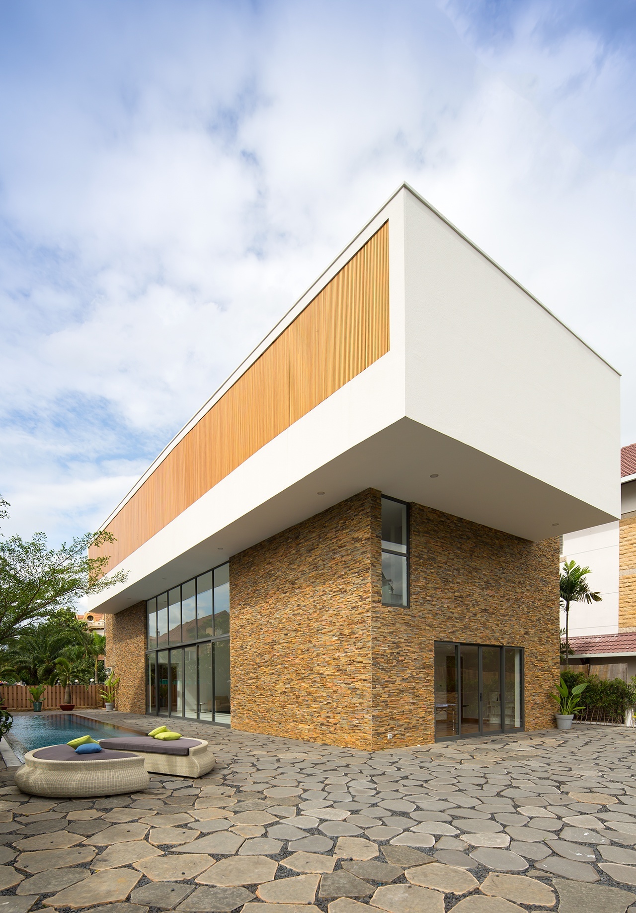 Lovely Fuschia Villa in Thao Dien, Vietnam lovely fuschia villa in thao dien vietnam d43a969