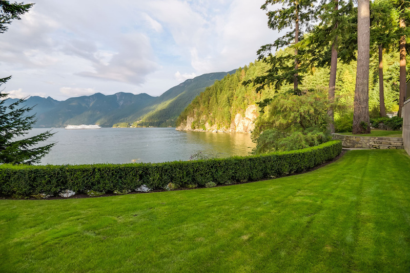 Magnificent Mediterranean Villa In Isleview Road, Canada magnificent mediterranean villa in isleview road canada 5eb219a