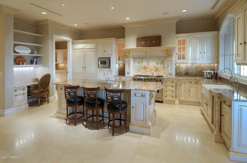 Manicured Car Enthusiast's Dream Home in U.S manicured car enthusiasts dream home in us 260260e