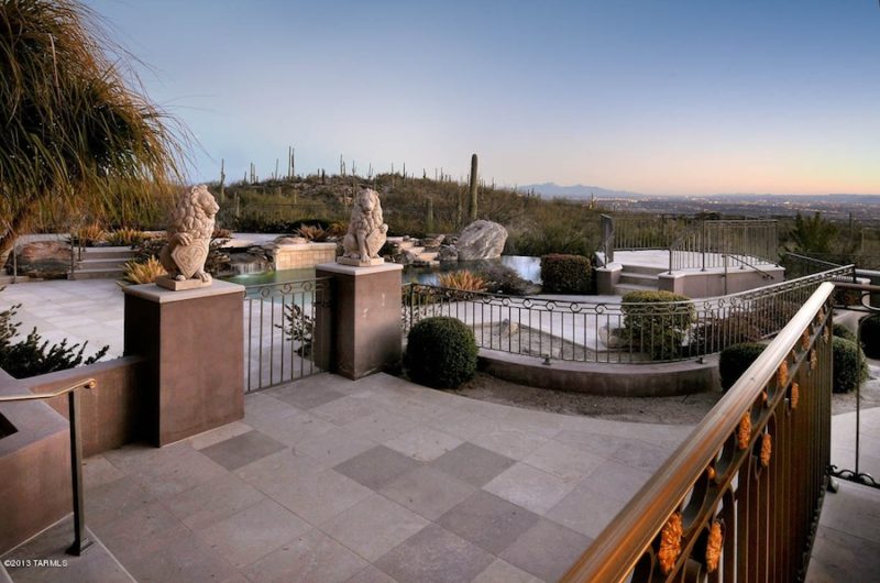 Manicured Car Enthusiast's Dream Home in U.S manicured car enthusiasts dream home in us 2939868