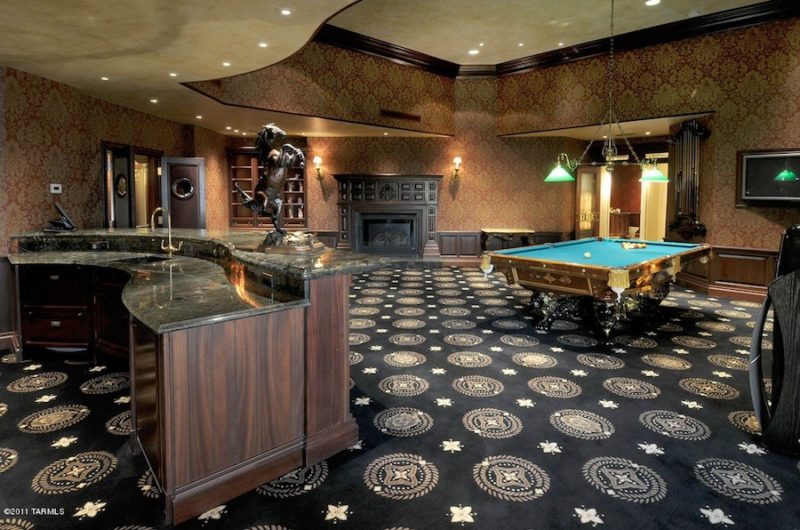 Manicured Car Enthusiast's Dream Home in U.S manicured car enthusiasts dream home in us 330e697