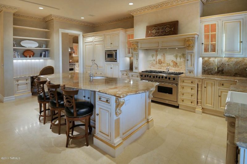 Manicured Car Enthusiast's Dream Home in U.S manicured car enthusiasts dream home in us 37298b0