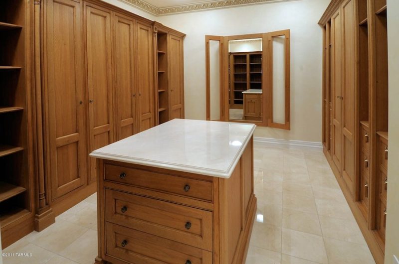 Manicured Car Enthusiast's Dream Home in U.S manicured car enthusiasts dream home in us 4dc9848