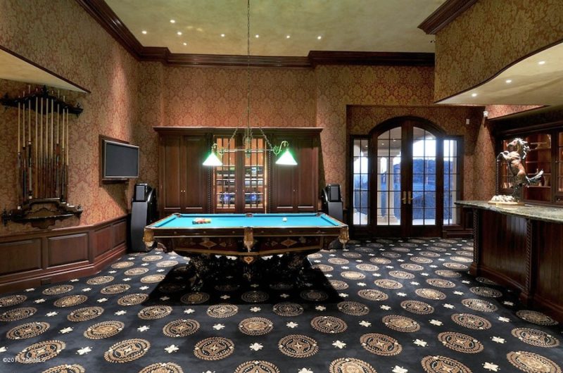 Manicured Car Enthusiast's Dream Home in U.S manicured car enthusiasts dream home in us 4f4a369