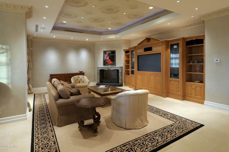 Manicured Car Enthusiast's Dream Home in U.S manicured car enthusiasts dream home in us 58355df