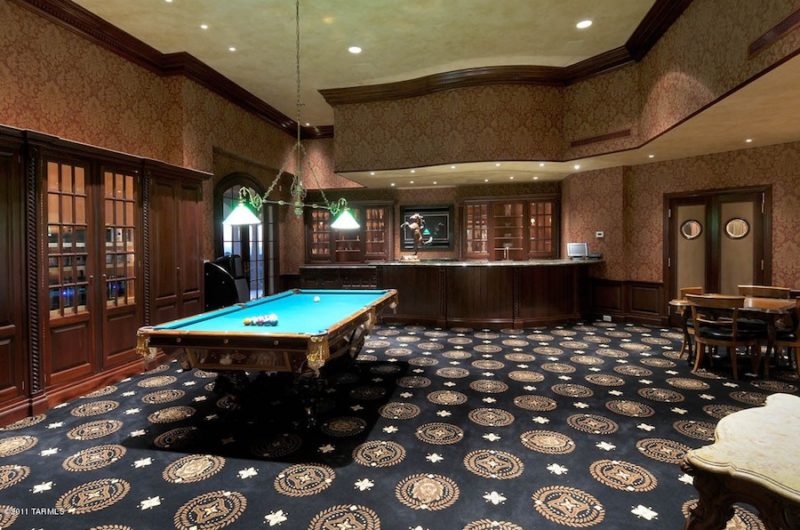 Manicured Car Enthusiast's Dream Home in U.S manicured car enthusiasts dream home in us 65b2bfd