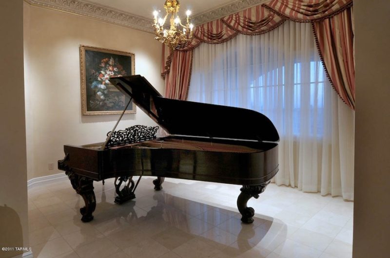 Manicured Car Enthusiast's Dream Home in U.S manicured car enthusiasts dream home in us a2dcd0f