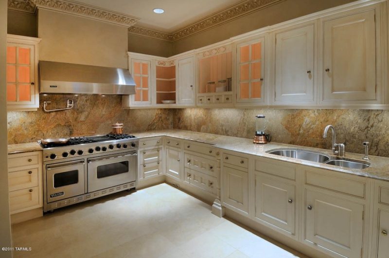 Manicured Car Enthusiast's Dream Home in U.S manicured car enthusiasts dream home in us ac84998