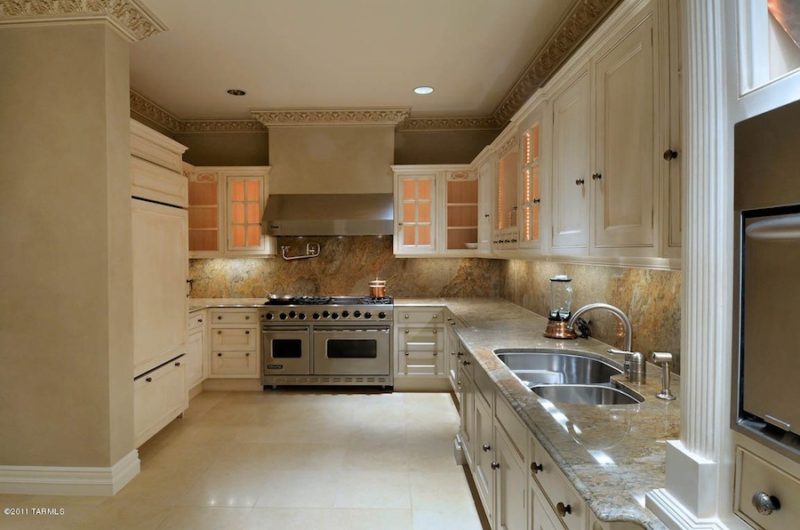 Manicured Car Enthusiast's Dream Home in U.S manicured car enthusiasts dream home in us c871ea1