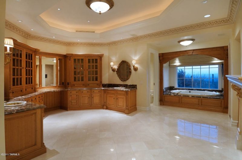 Manicured Car Enthusiast's Dream Home in U.S manicured car enthusiasts dream home in us ef1d219