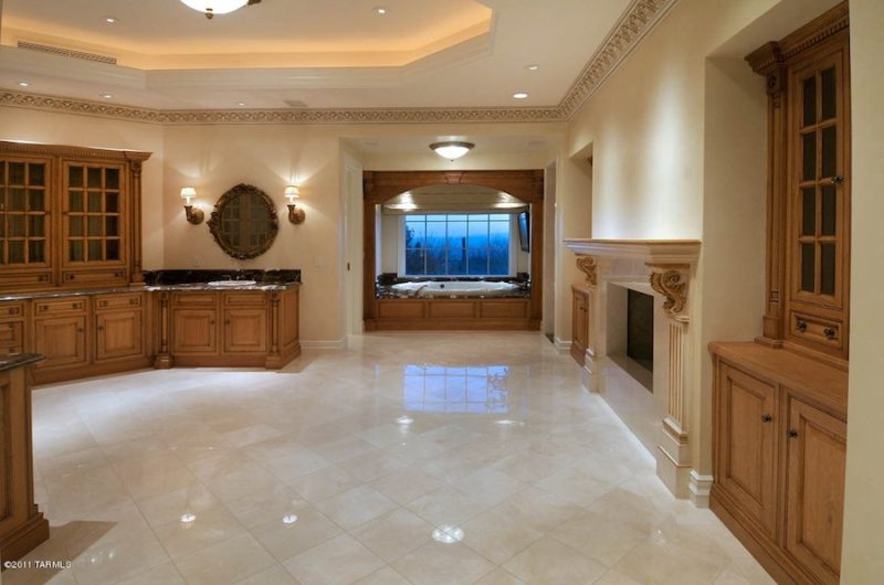 Manicured Car Enthusiast's Dream Home in U.S manicured car enthusiasts dream home in us f877024