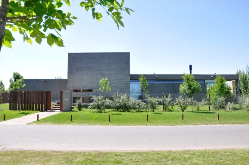 Massive KM House by Estudio Pablo Gagliardo massive km house by estudio pablo gagliardo 7d870b6