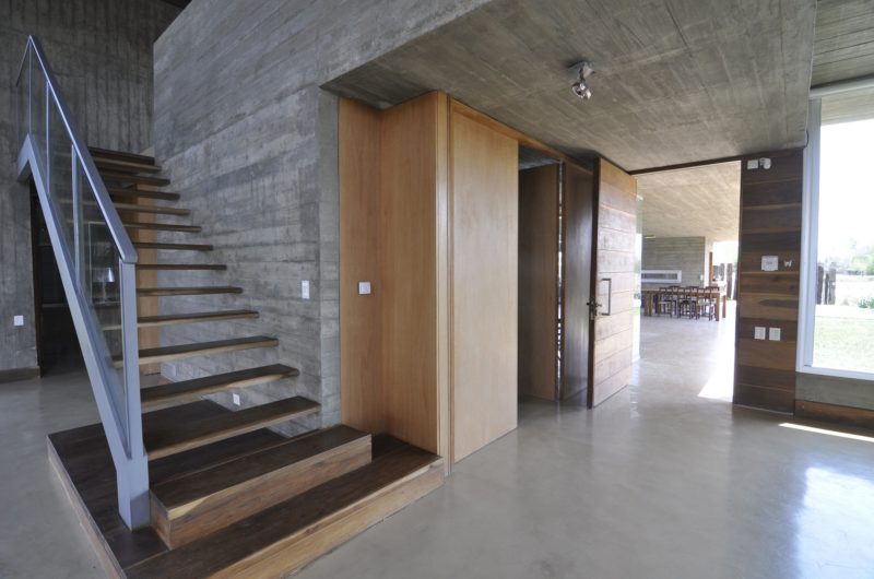 Massive KM House by Estudio Pablo Gagliardo massive km house by estudio pablo gagliardo c80ae62