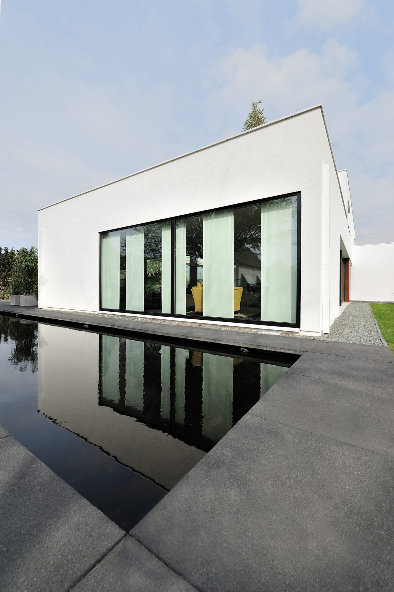 Minimalistic Residence Bemmel by Maxim Winkelaar + Bob Ronday minimalistic residence bemmel by maxim winkelaar bob ronday 4f7c2f2