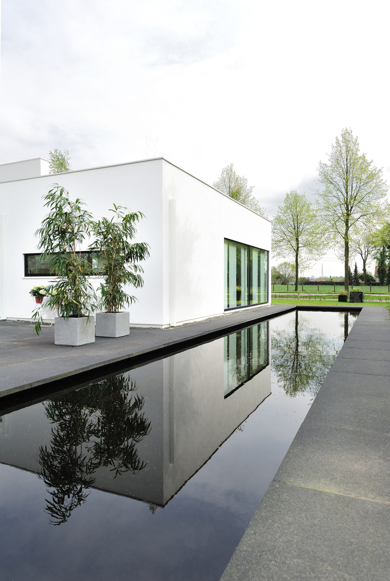 Minimalistic Residence Bemmel by Maxim Winkelaar + Bob Ronday minimalistic residence bemmel by maxim winkelaar bob ronday 5632c8d