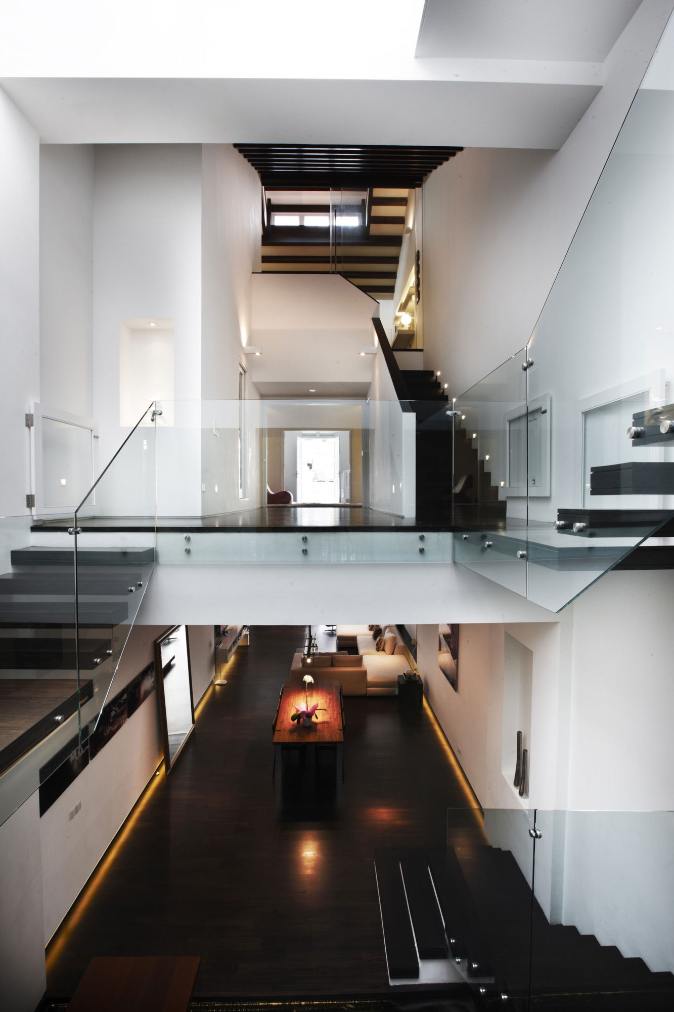 Modern 128G Cairnhill Road by RichardHO Architects modern 128g cairnhill road by richardho architects 2eb9066