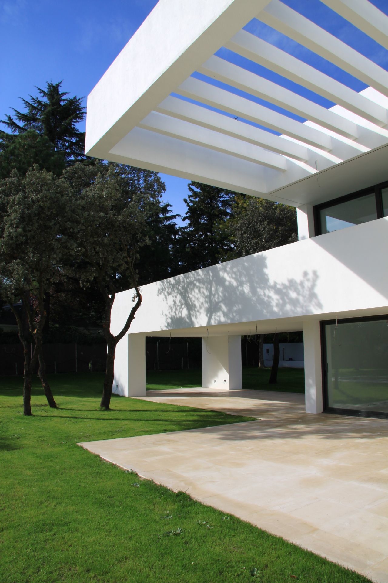 Modern and Luxurious Vivienda La Florida Residence in Madrid modern and luxurious vivienda la florida residence in madrid 2d39e88