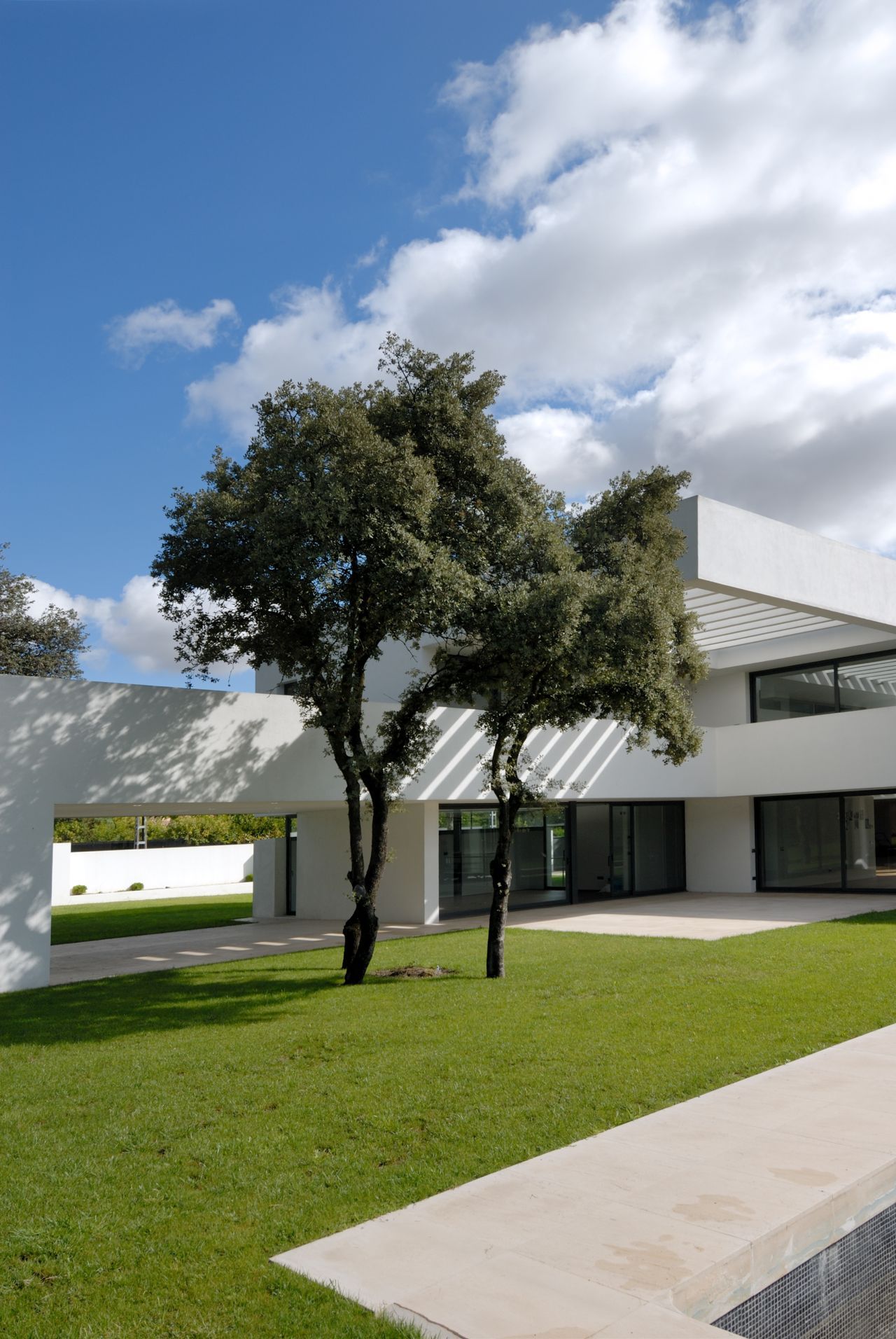 Modern and Luxurious Vivienda La Florida Residence in Madrid modern and luxurious vivienda la florida residence in madrid 5363588