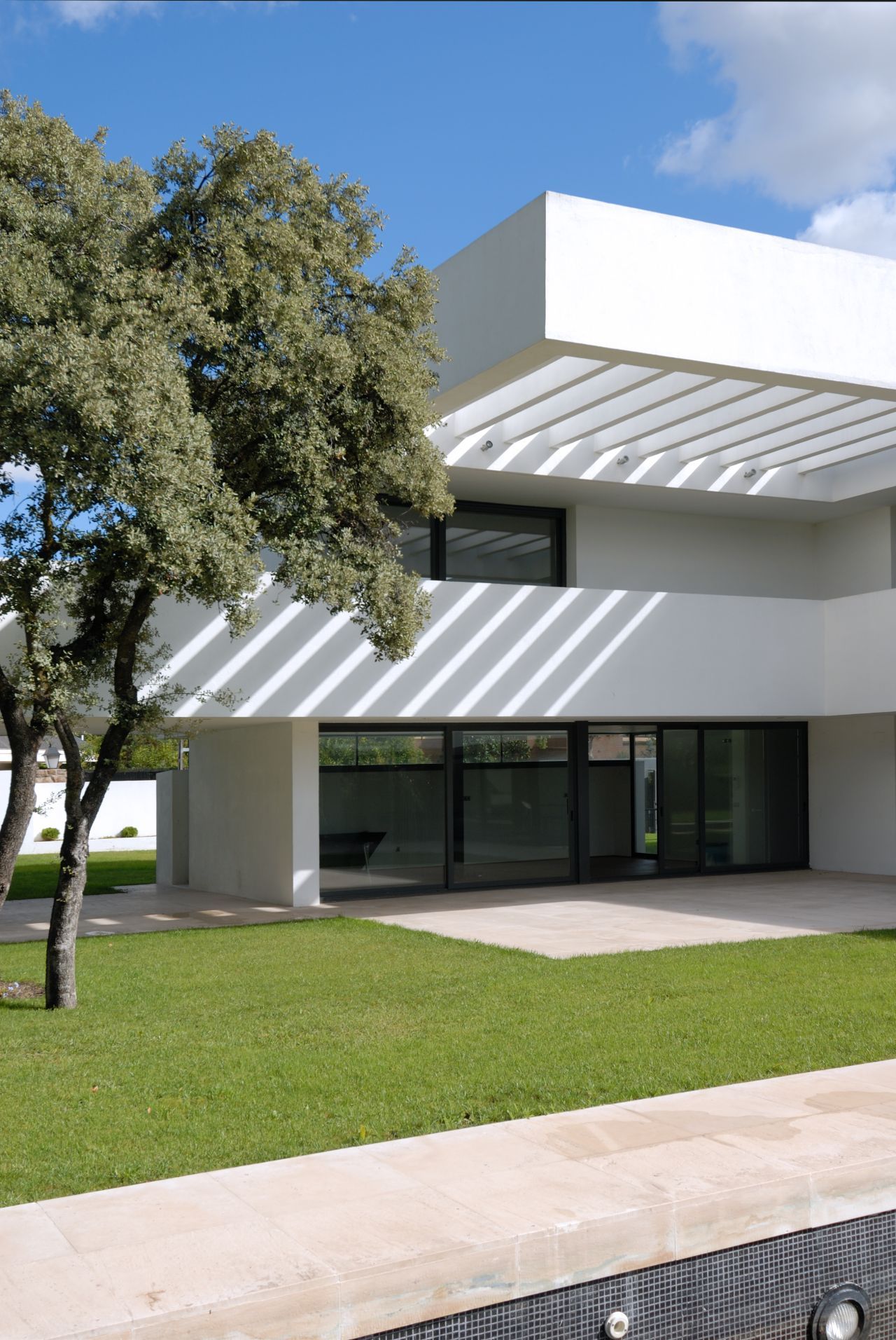 Modern and Luxurious Vivienda La Florida Residence in Madrid modern and luxurious vivienda la florida residence in madrid 8b44a97