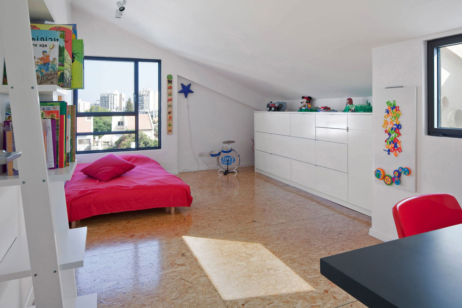 Narrow House Y in Tel Aviv by Ohad Yehieli narrow house y in tel aviv by ohad yehieli 7c6502e