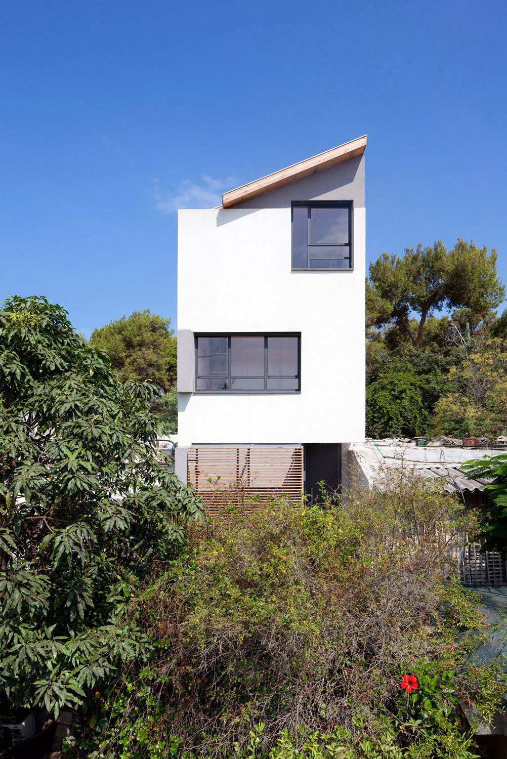 Narrow House Y in Tel Aviv by Ohad Yehieli narrow house y in tel aviv by ohad yehieli 9fb4768