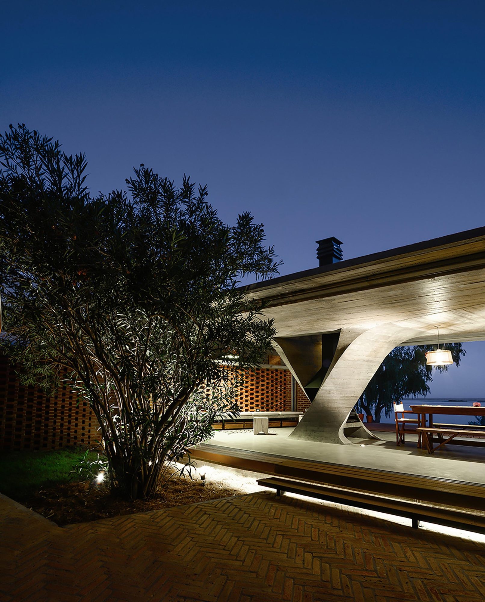 One Column House In Río Negro Province, Argentina one column house in ro negro province argentina b5afdab