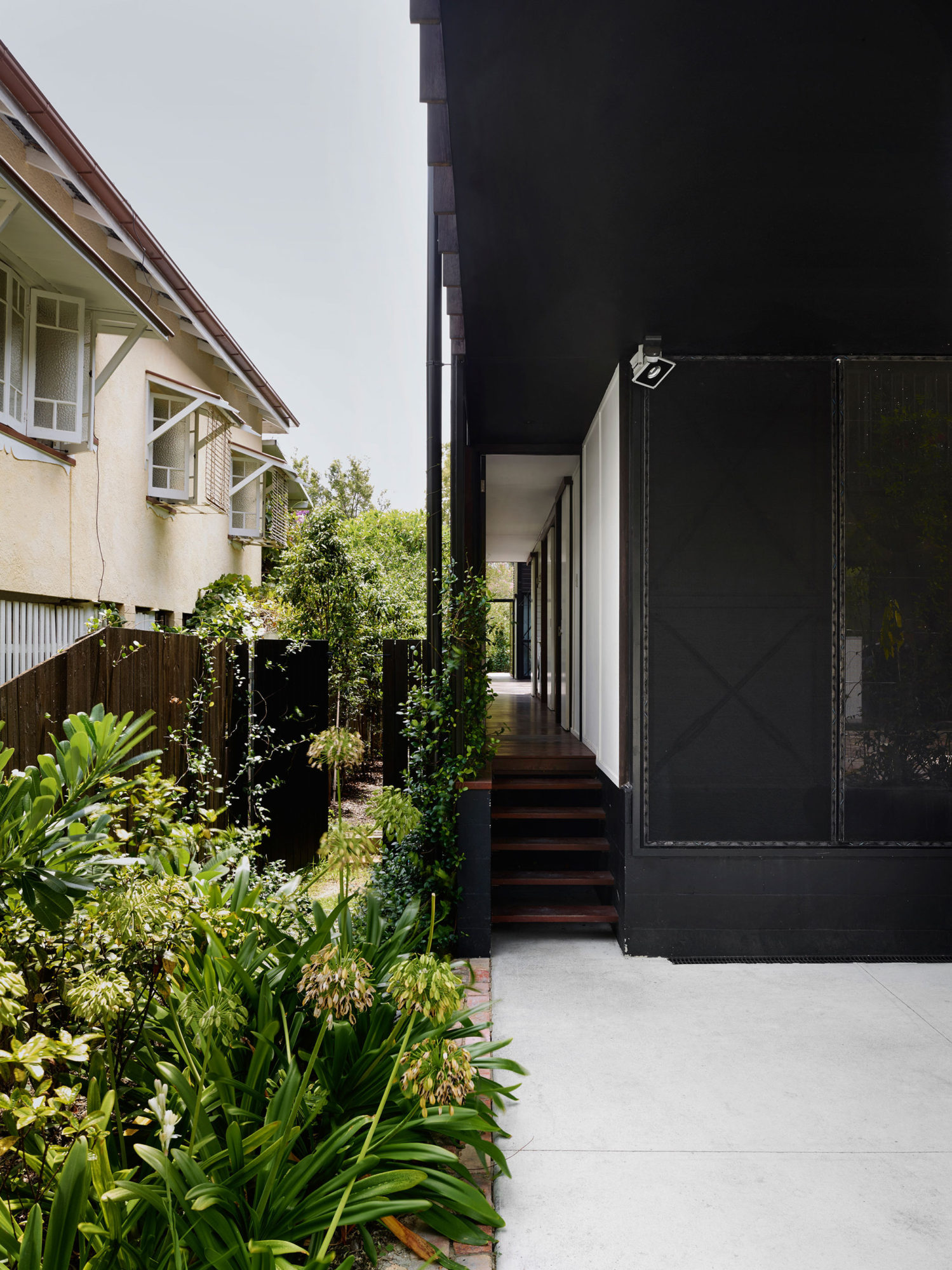 Oxlade Drive House In Brisbane, Australia oxlade drive house in brisbane australia cc1580e