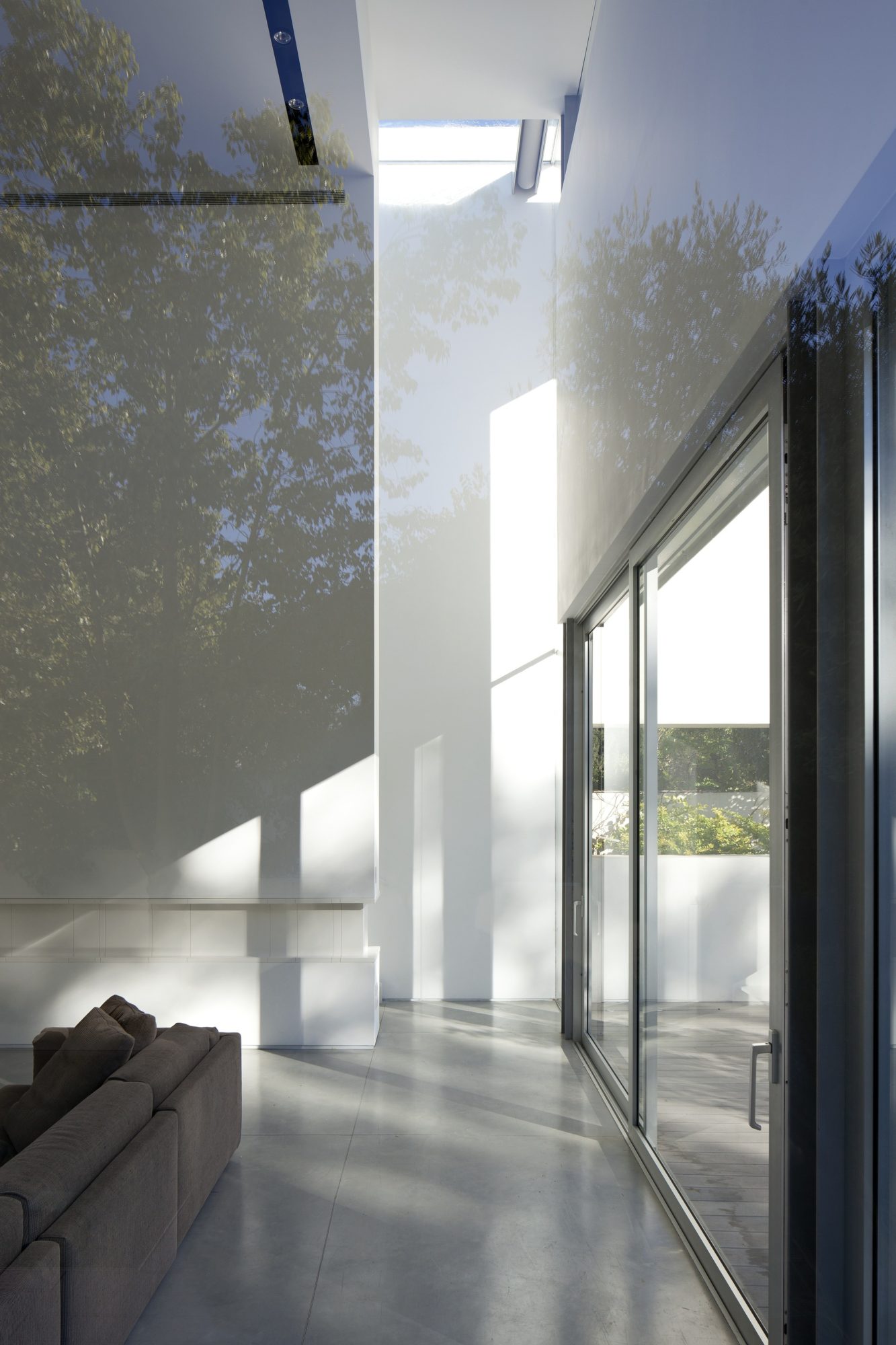 Plain G House by Axelrod Architects + Pitsou Kedem Architect plain g house by axelrod architects pitsou kedem architect cd452e6