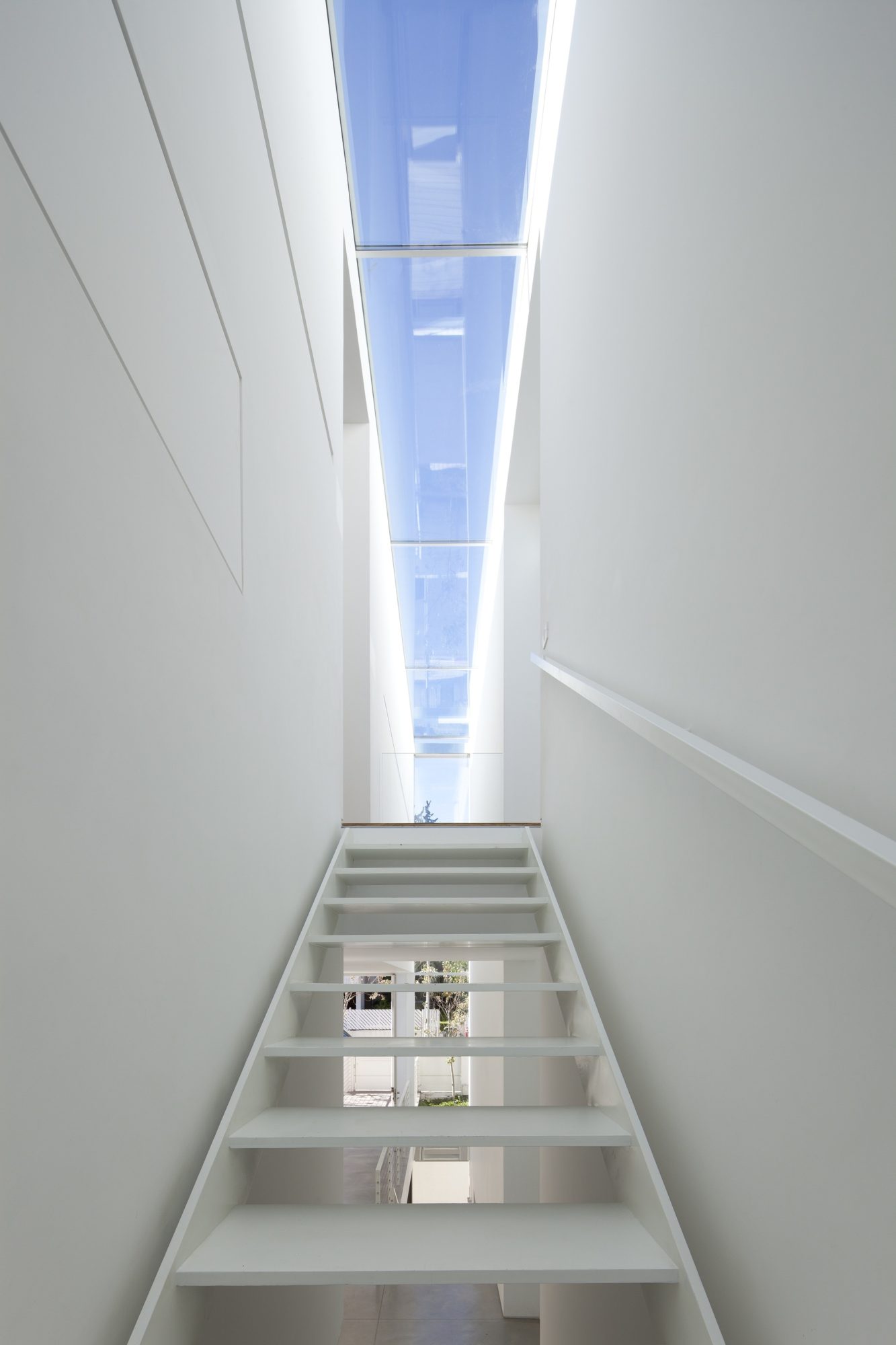 Plain G House by Axelrod Architects + Pitsou Kedem Architect plain g house by axelrod architects pitsou kedem architect f583ef0